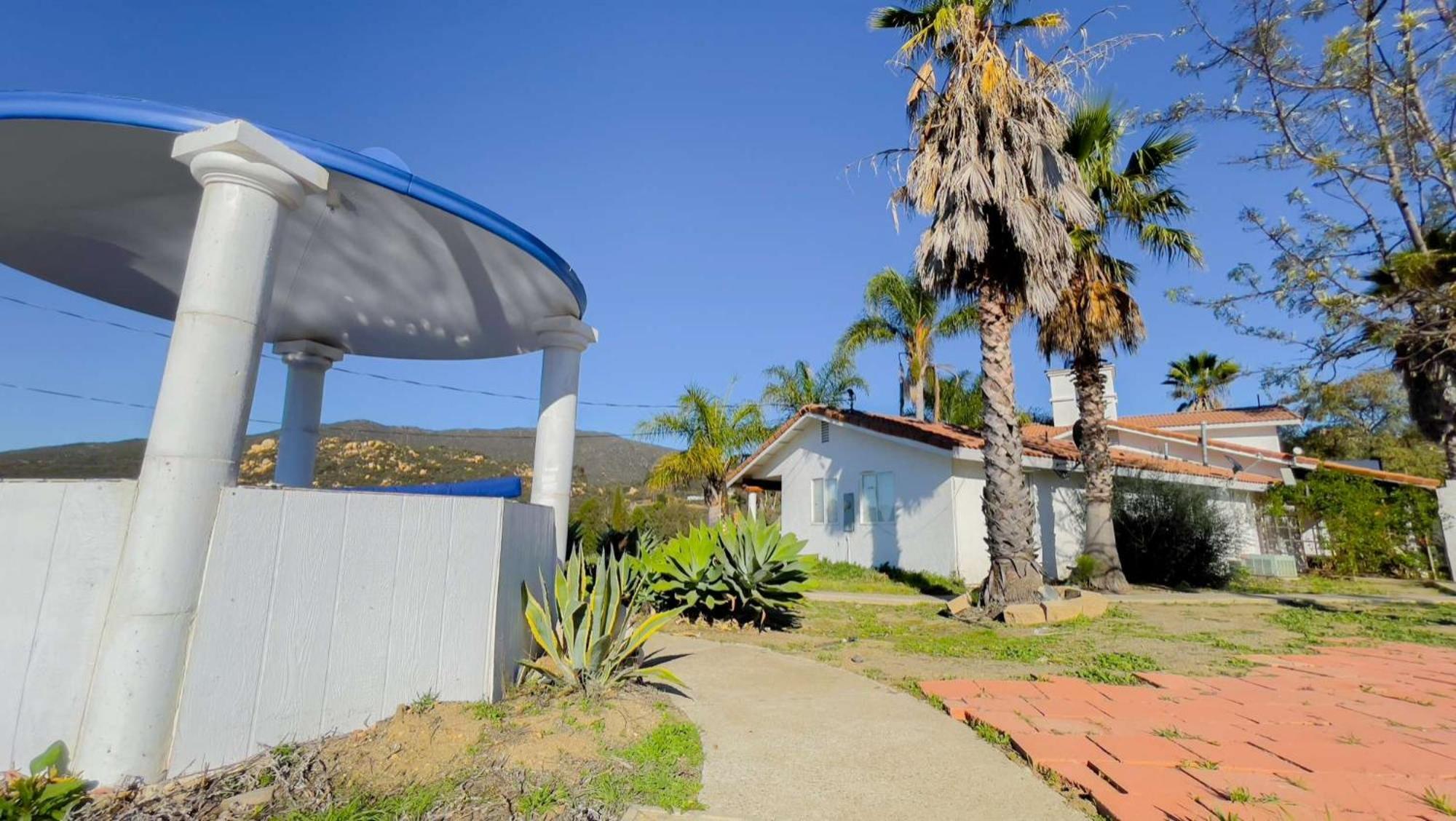 Private Home On 10 Acres - Heated Salt Pool & Jacuzzi, Mountain & City Views, Horseshoes, Basketball, Bbq, Golf Putting, Foosball, Croquet, Bose Stereo, White Cotton Bedding - Hilltop Hacienda, Pool Heat Optional Jamul Zewnętrze zdjęcie