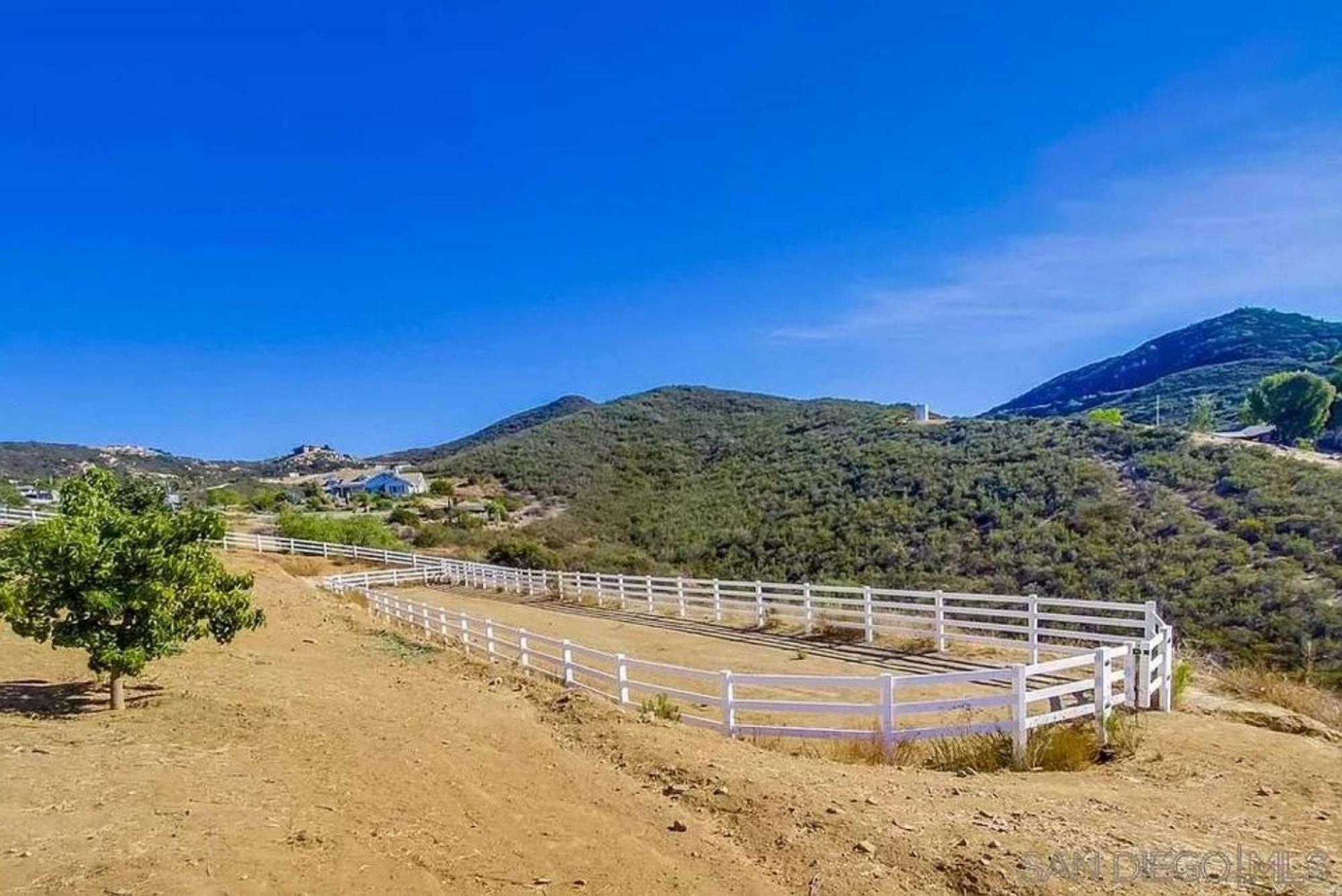 Private Home On 10 Acres - Heated Salt Pool & Jacuzzi, Mountain & City Views, Horseshoes, Basketball, Bbq, Golf Putting, Foosball, Croquet, Bose Stereo, White Cotton Bedding - Hilltop Hacienda, Pool Heat Optional Jamul Zewnętrze zdjęcie