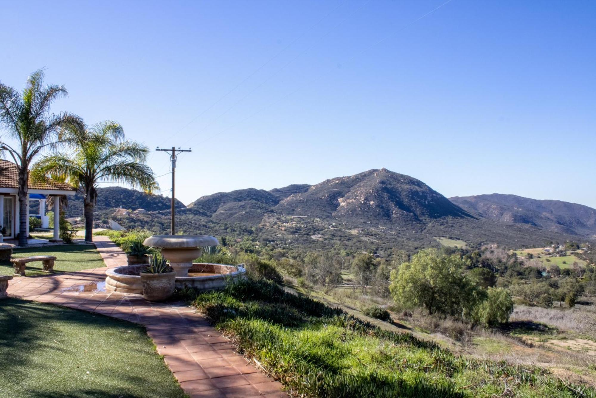 Private Home On 10 Acres - Heated Salt Pool & Jacuzzi, Mountain & City Views, Horseshoes, Basketball, Bbq, Golf Putting, Foosball, Croquet, Bose Stereo, White Cotton Bedding - Hilltop Hacienda, Pool Heat Optional Jamul Zewnętrze zdjęcie